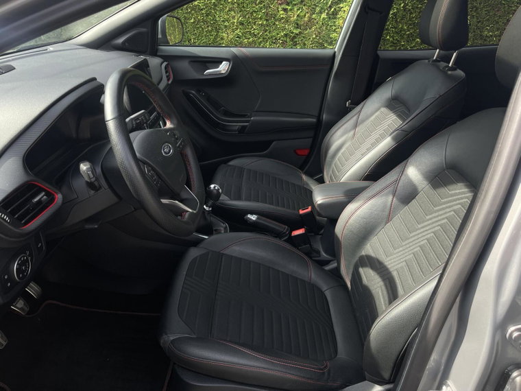 Vehicle Image 16