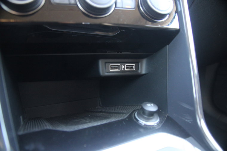 Vehicle Image 25