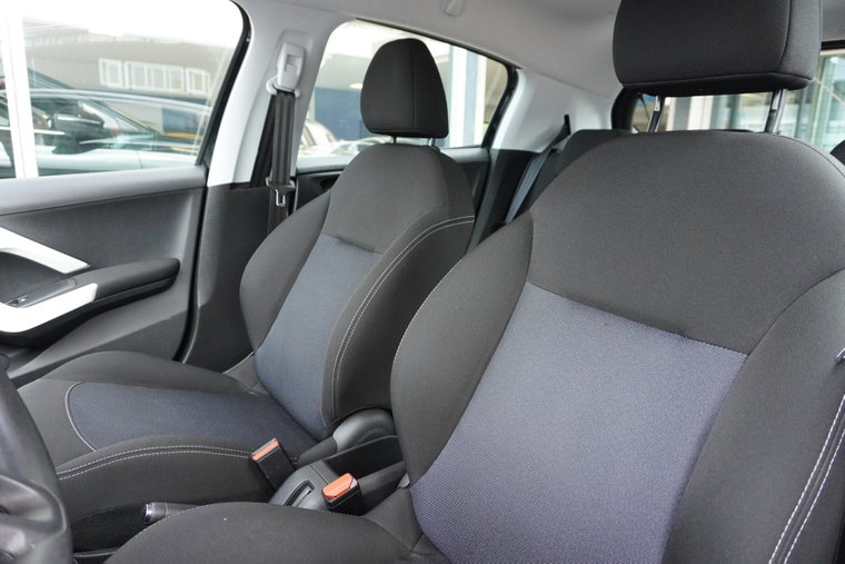 Vehicle Image 12
