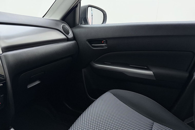 Vehicle Image 25