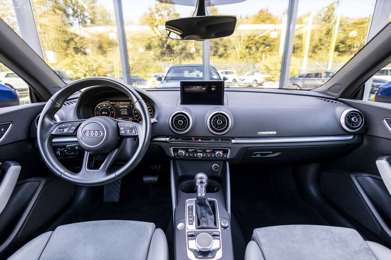 Vehicle Image 23