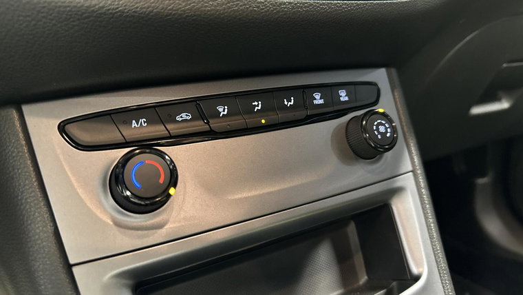Vehicle Image 38