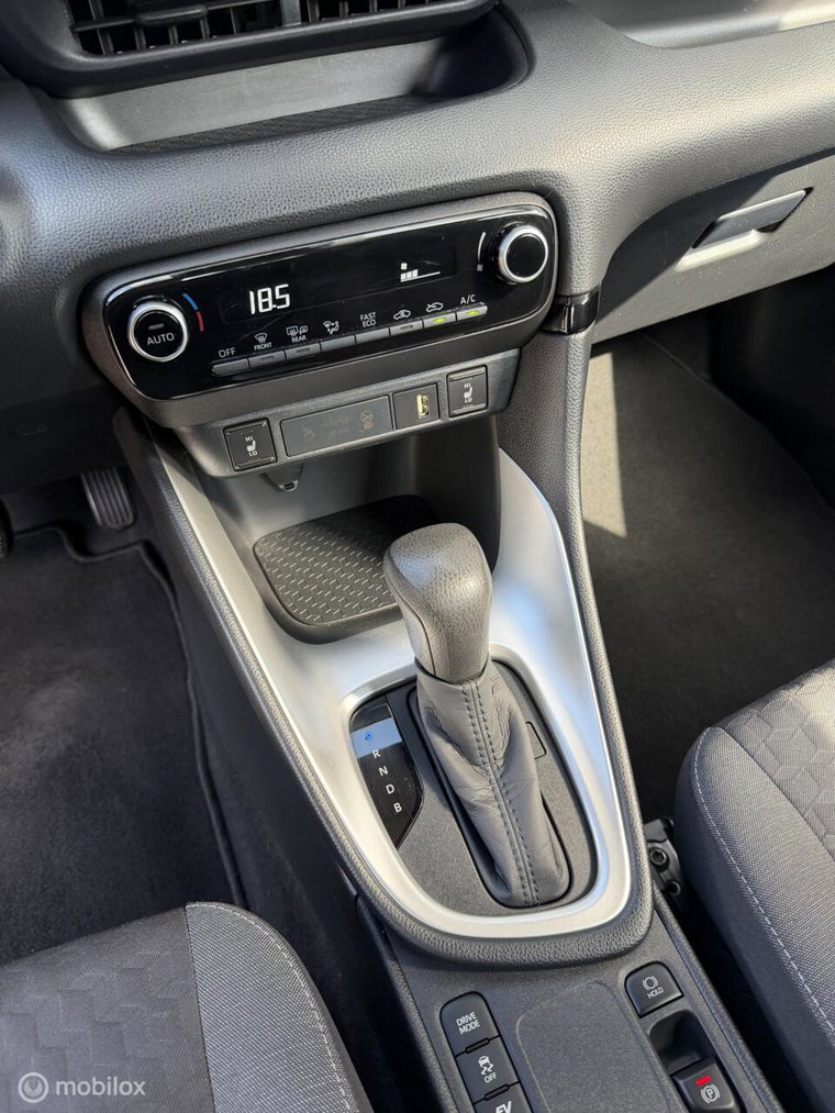 Vehicle Image 16