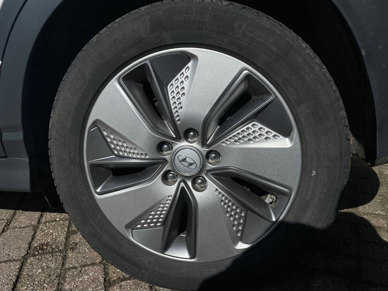 Vehicle Image 26