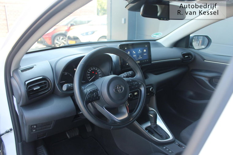 Vehicle Image 6