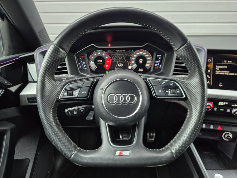 Vehicle Image 25