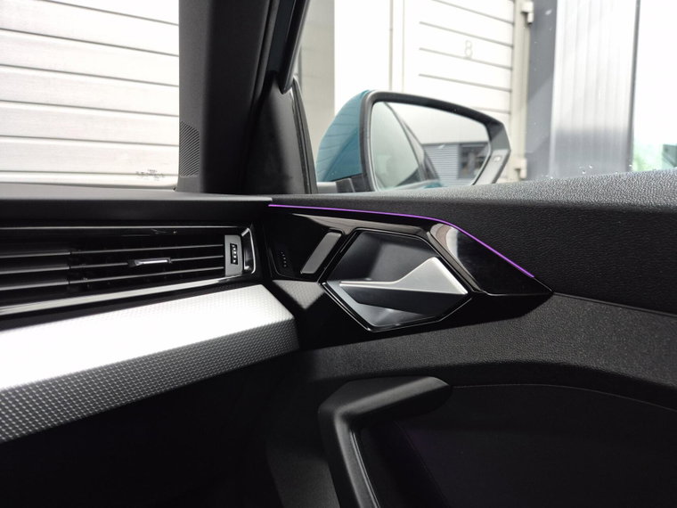 Vehicle Image 32
