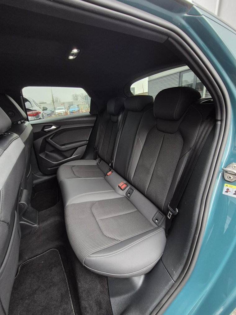 Vehicle Image 36