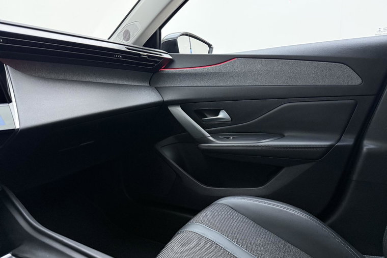 Vehicle Image 32