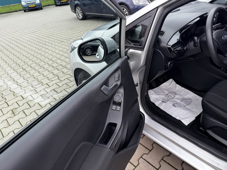 Vehicle Image 22