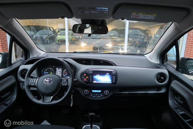 Vehicle Image 9
