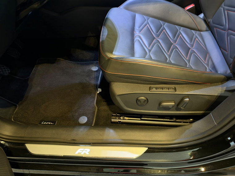 Vehicle Image 19