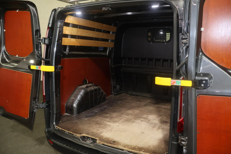 Vehicle Image 12