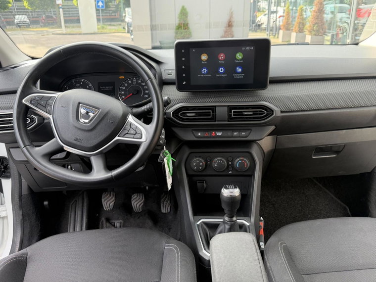 Vehicle Image 25