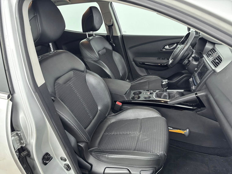 Vehicle Image 25