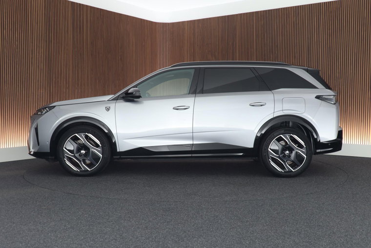 Vehicle Image 6