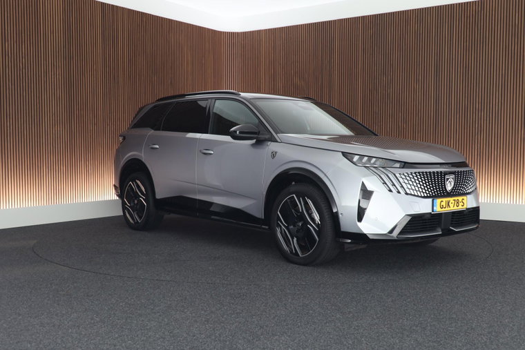 Vehicle Image 10
