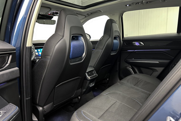 Vehicle Image 13