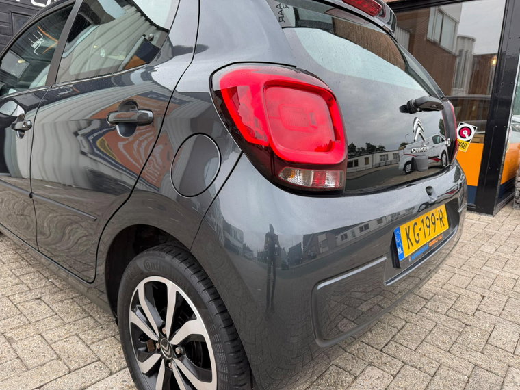 Vehicle Image 16