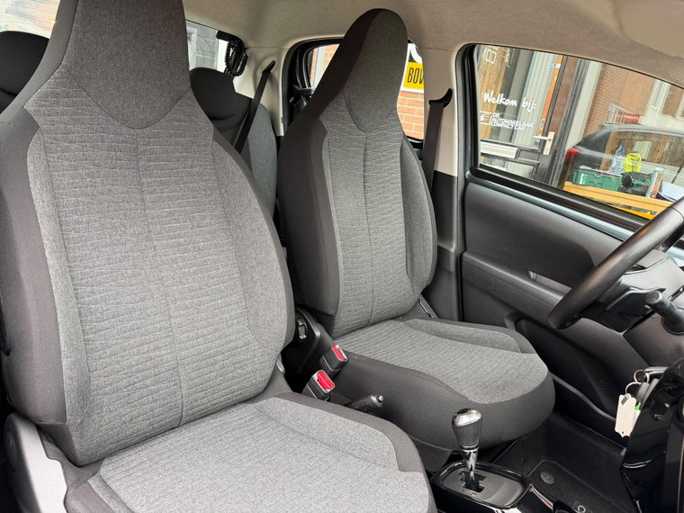 Vehicle Image 21