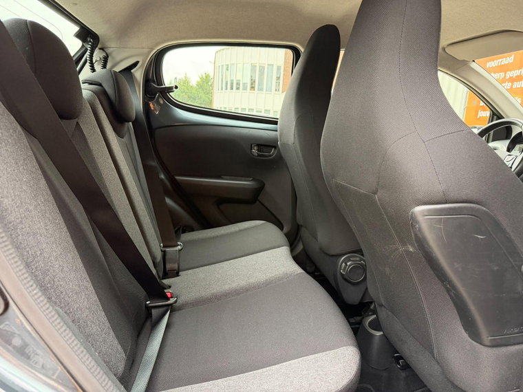 Vehicle Image 23
