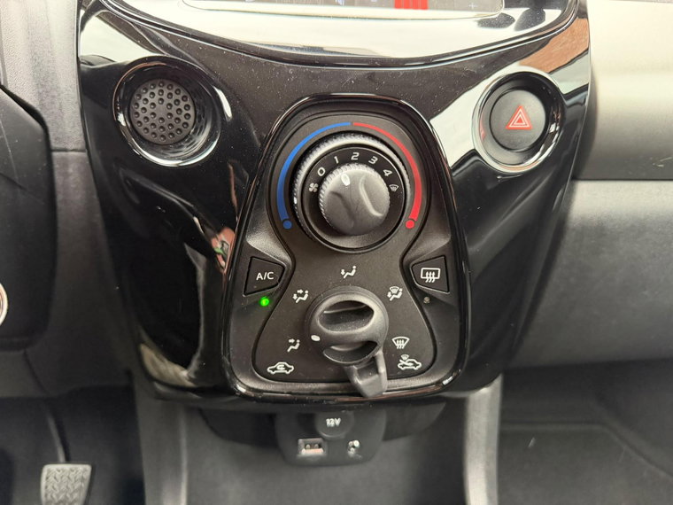 Vehicle Image 35