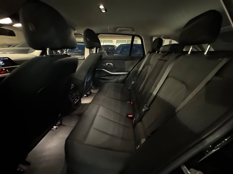 Vehicle Image 32