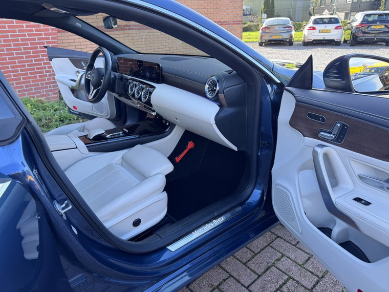 Vehicle Image 29