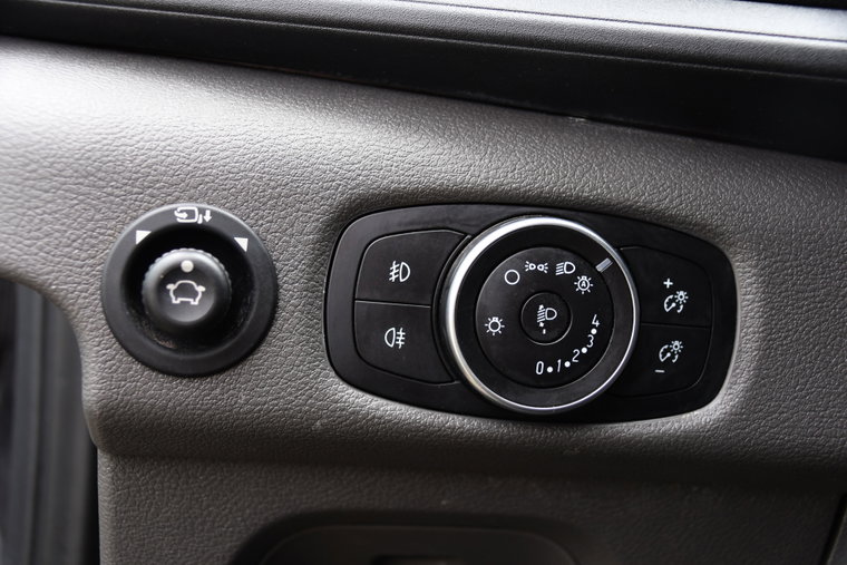 Vehicle Image 25
