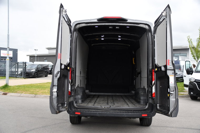 Vehicle Image 32