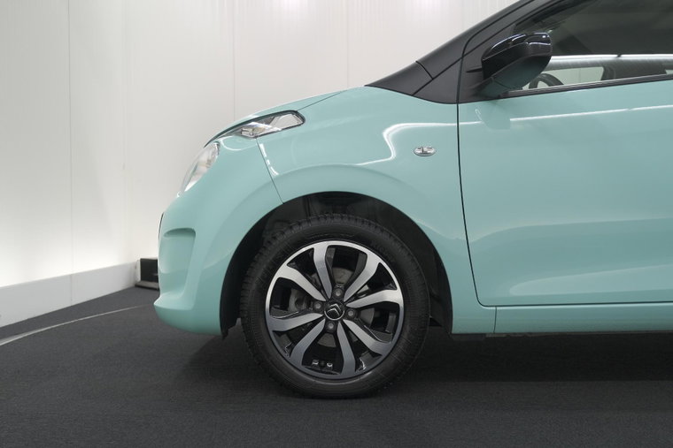 Vehicle Image 10