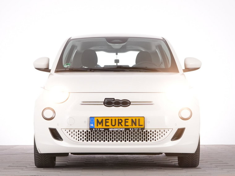 Vehicle Image 32