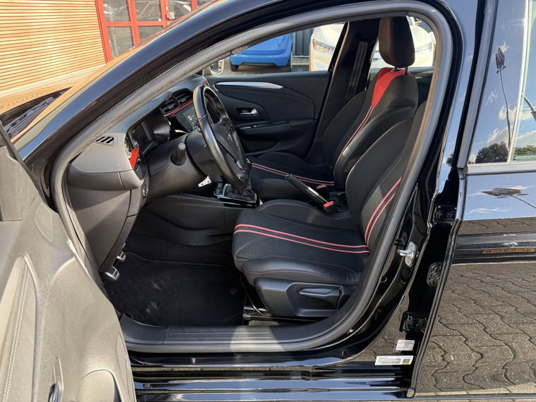 Vehicle Image 32
