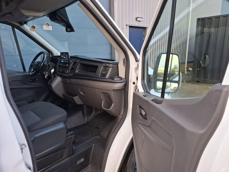 Vehicle Image 32