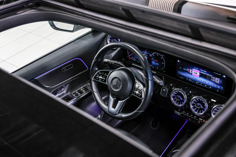 Vehicle Image 30