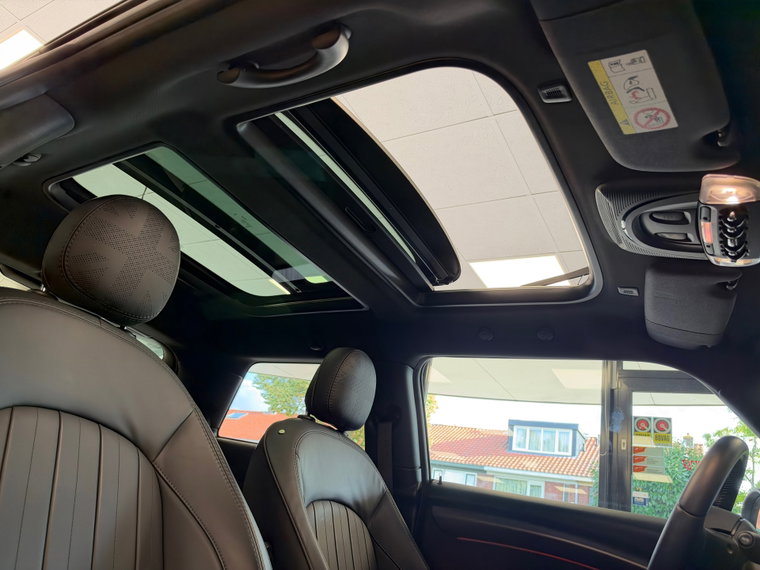 Vehicle Image 26