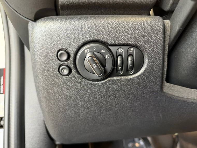 Vehicle Image 43