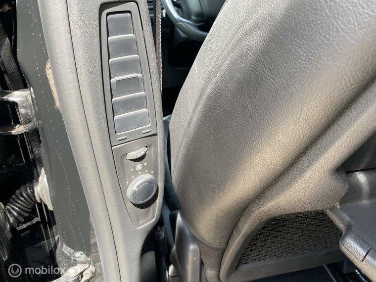Vehicle Image 27