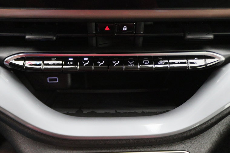 Vehicle Image 32
