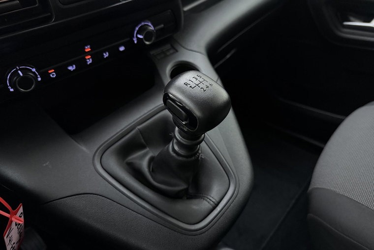Vehicle Image 24