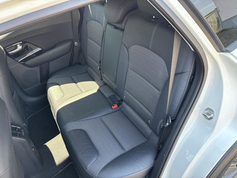 Vehicle Image 33