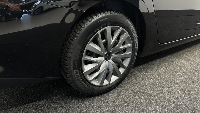 Vehicle Image 15