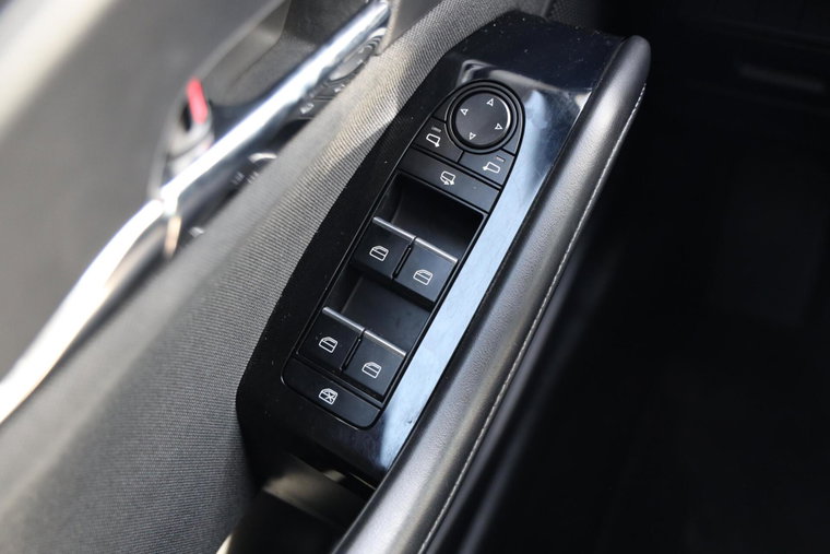 Vehicle Image 25
