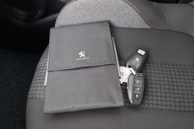 Vehicle Image 32