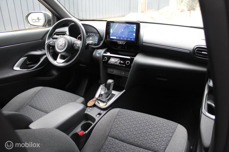 Vehicle Image 25