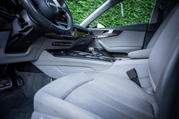 Vehicle Image 30