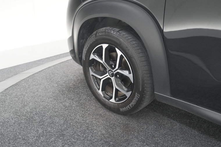 Vehicle Image 16