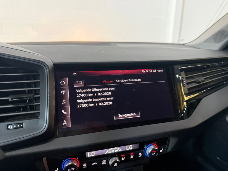 Vehicle Image 16