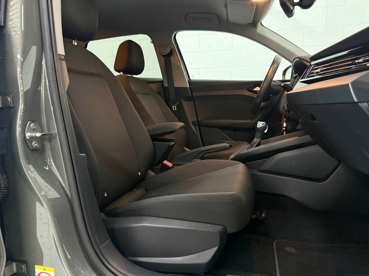 Vehicle Image 21