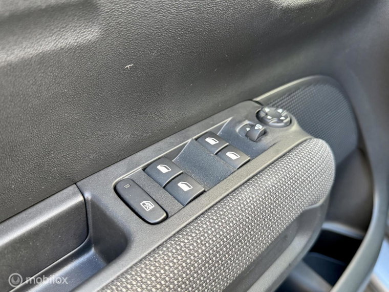 Vehicle Image 24